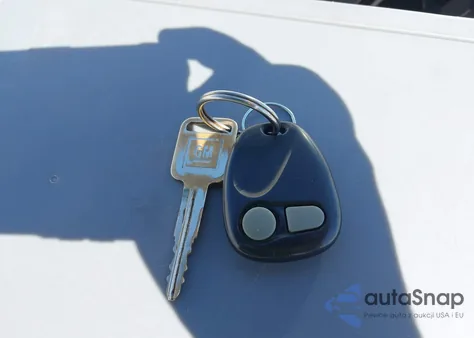 2003 Chevrolet Tracker Hard Top Base z USA, uszkodzony, nr VIN 2CNBJ13C036947628